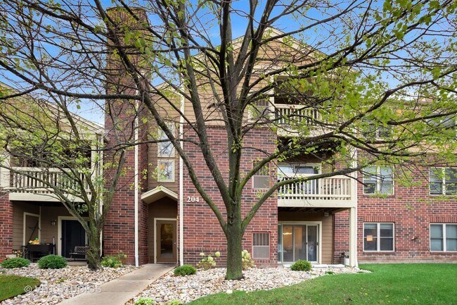 204 Glengarry Dr Unit 104