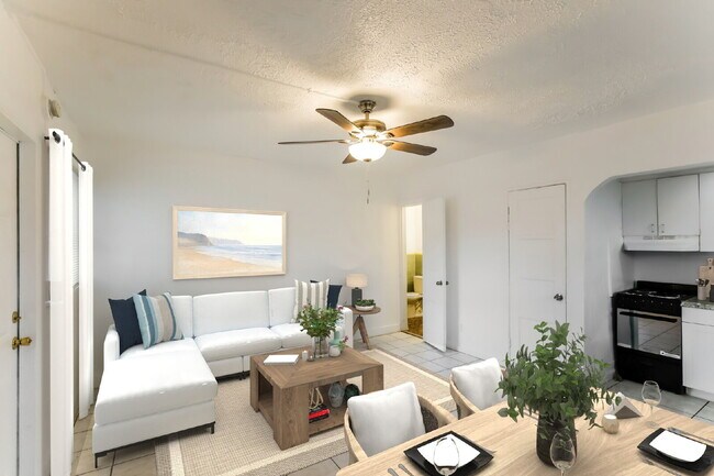 Building Photo - Newly renovated studio apartment in Hollywood, Florida Unit E