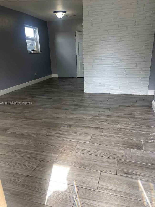 Photo - 1950 SW 68th Way