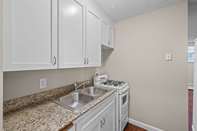 Photo - Spacious 1BR/1Bath apartment available Now! Unit 3