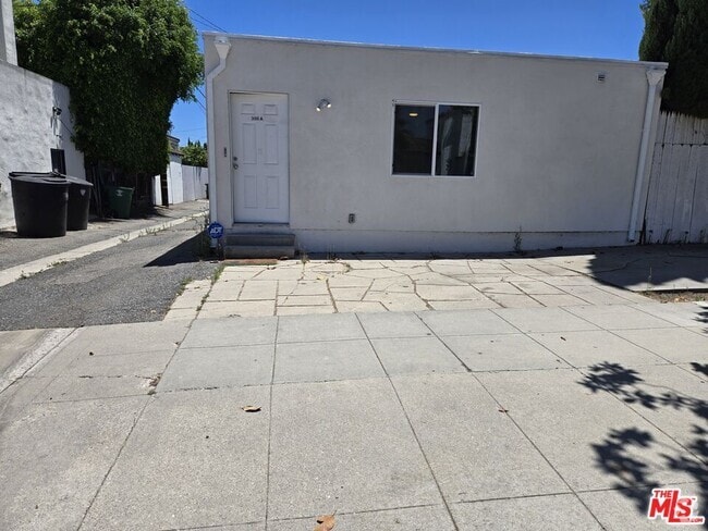 Building Photo - 300 S La Peer Dr Unit A Rental