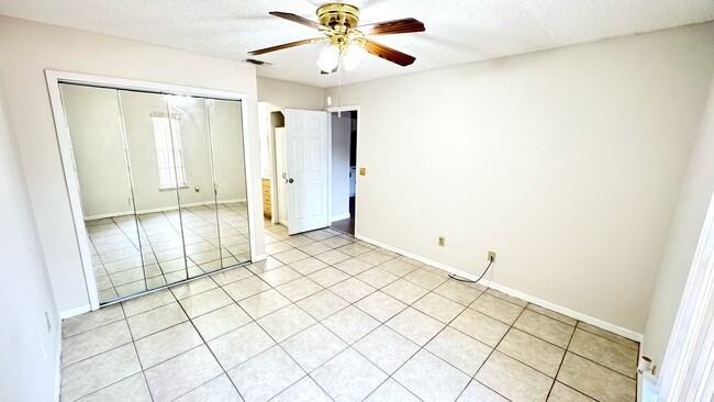 Photo - 662 Lynbrook St NW