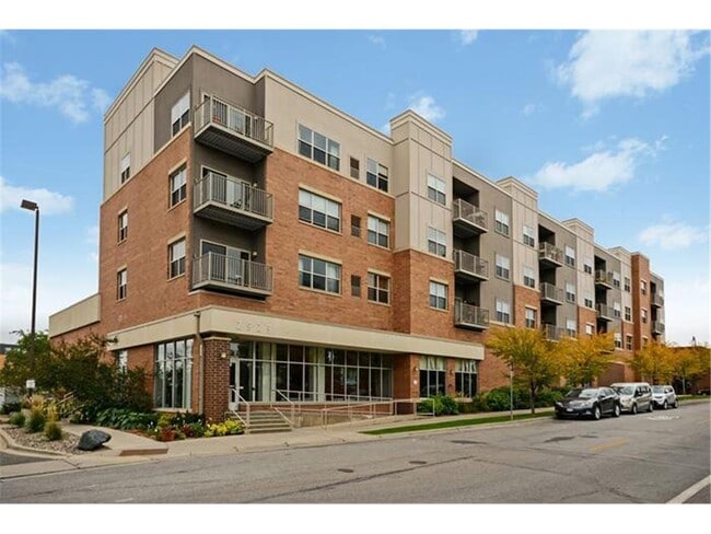 Building Photo - 2929 21st Ave S Unit 202