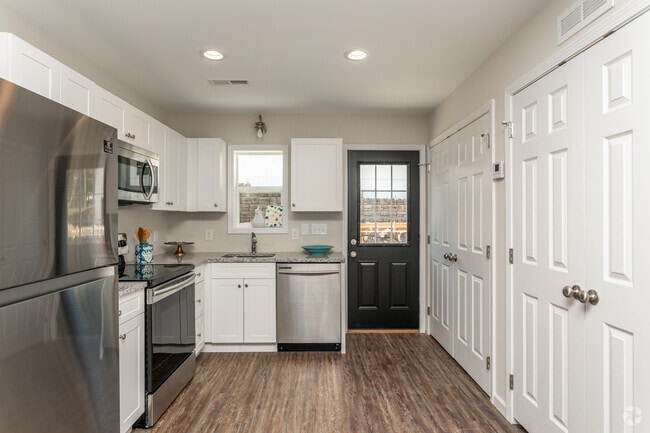 2BR, 1.5BA - 1,080 SF