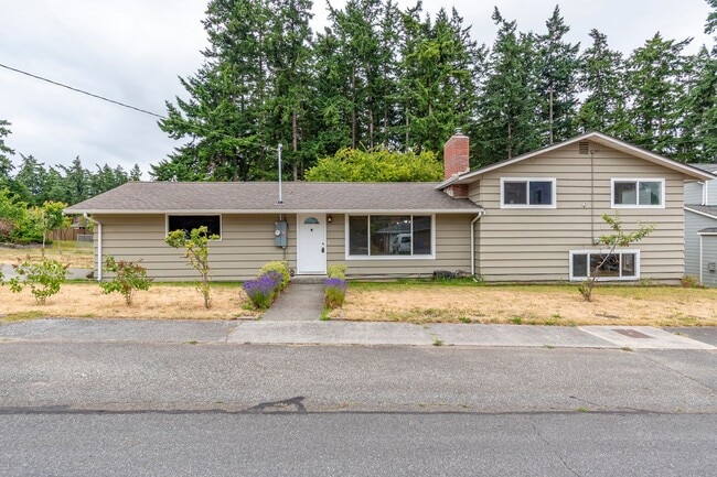 Spacious 4 Bed 2 Bath Home - Spacious 4 Bed 2 Bath Home