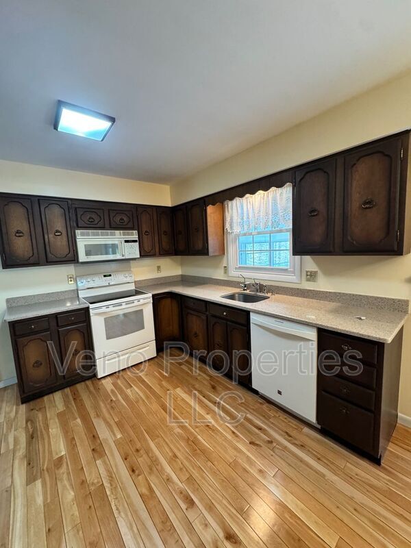 Photo - 23 Glenwood Dr