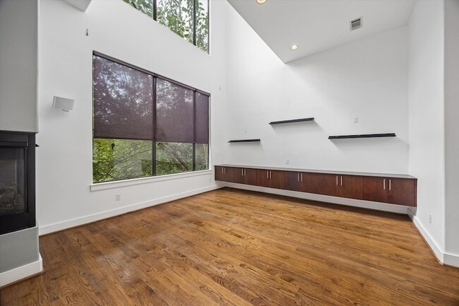 Photo - 732 Ruthven St