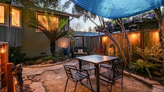 Photo - 5270 Arnica Way