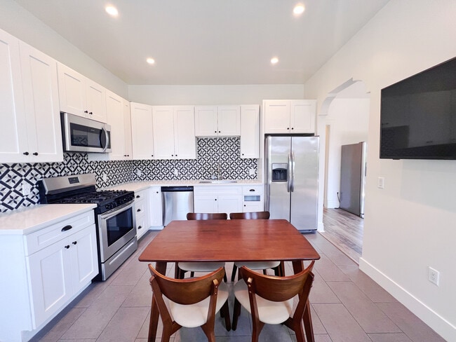 Photo - 1301 W 22nd St