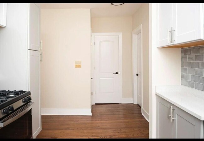 Photo - 2 bedroom in Chicago IL 60613 Unidad 1W