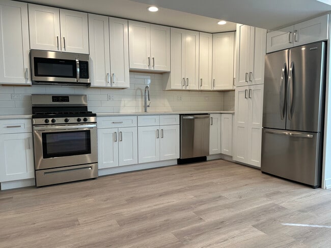 Photo - 1328 N Maplewood Ave Unit Garden