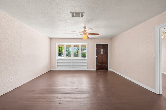 Photo - Cute 2/1.5 Duplex, Minutes from TTU & Downtown LBK Unit B