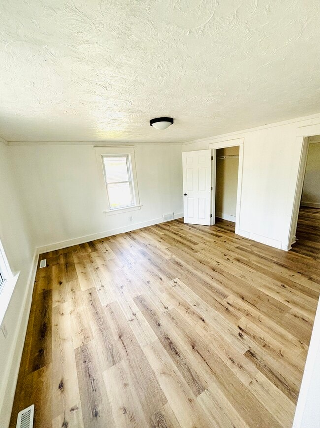 Photo - 1170 Stoughton Ave