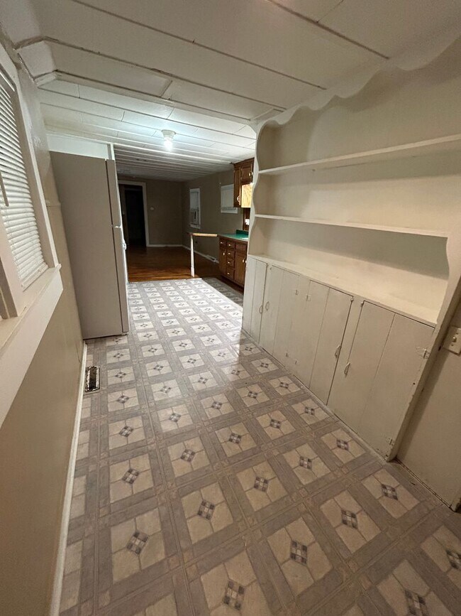 Photo - Nice 3 bedroom 1 bath home Walking distanc...