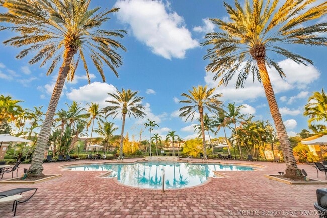 Building Photo - 3738 NW Mediterranean Ln Unit 305