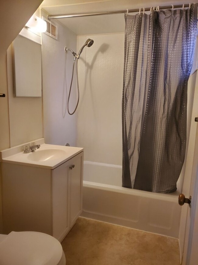 Photo - 708 W 1st Ave Unit Apt 1