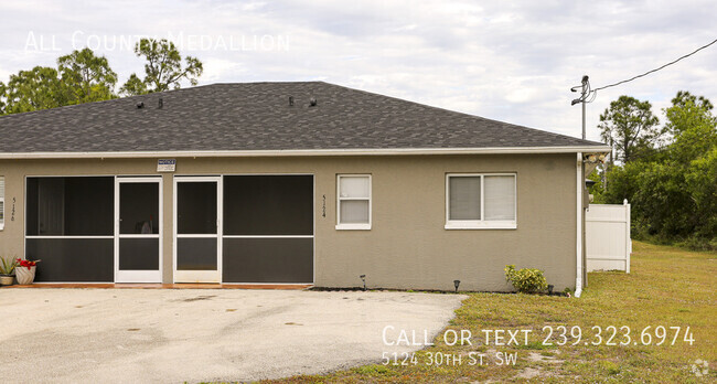 Building Photo - Newly Listed 3 bedroom 2 bath Duplex in Le... Rental