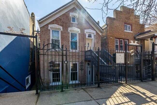 Photo - 2109 W Cullerton St