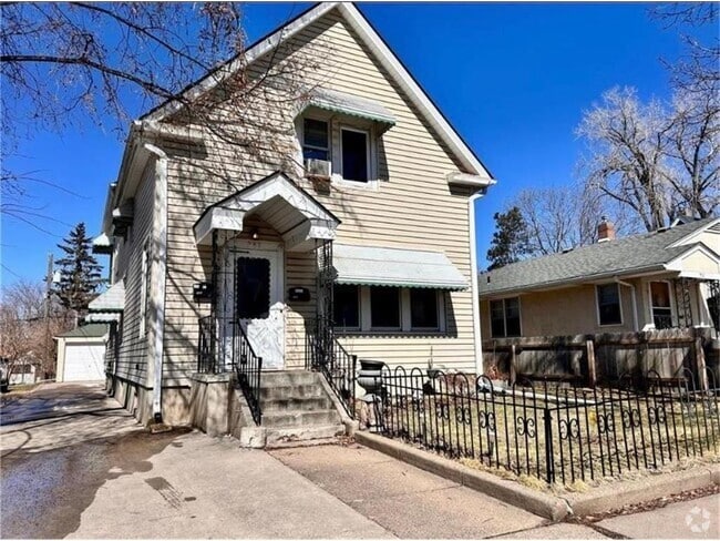 Building Photo - 947 6th St E Rental