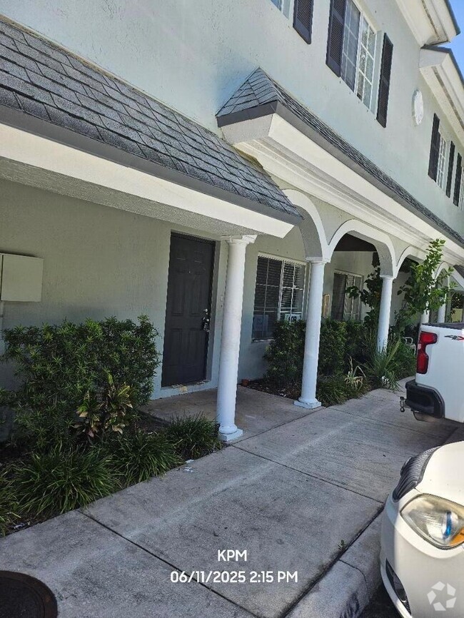 Building Photo - 1109 Colonial Palms Way Rental