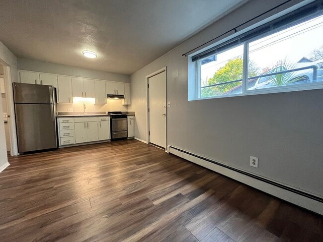 Photo - Recently Renovated One Bedroom In Awesome University Location! Unit 701