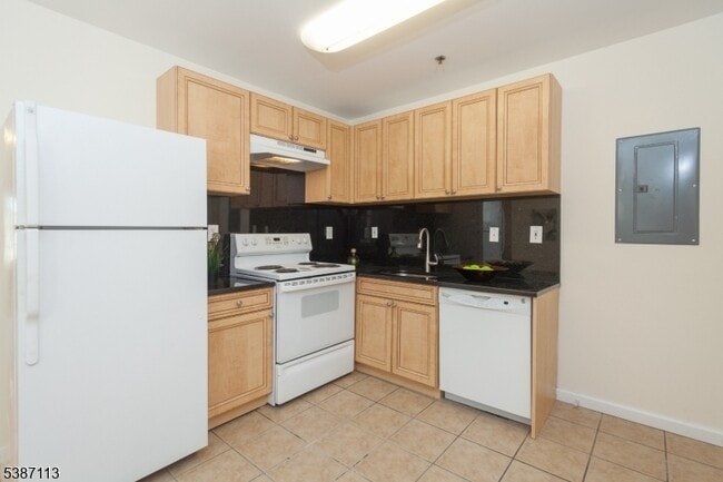Building Photo - 48 Washington St Rental
