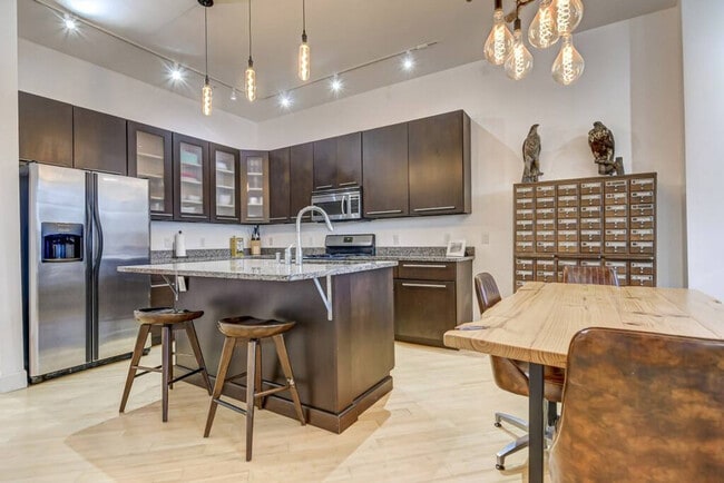 Photo - 8 S Old State Capitol Plaza Unidad ID1031831P