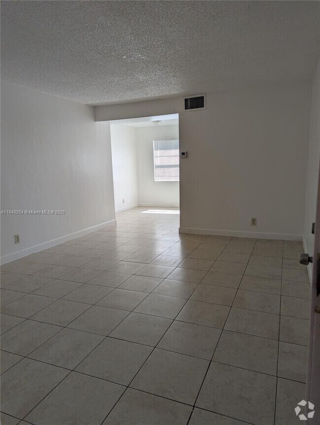 Building Photo - 31 SE 2nd Ave Unit 102 Rental