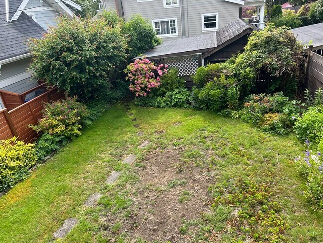 Photo - 4879 Collingwood St