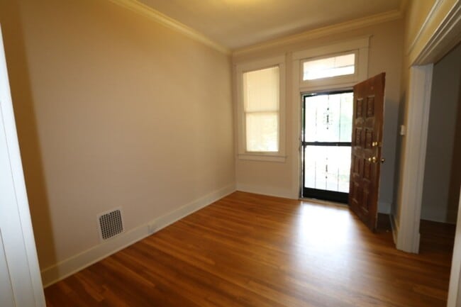 Photo - 1860/1862 Court Avenue Unit 1860