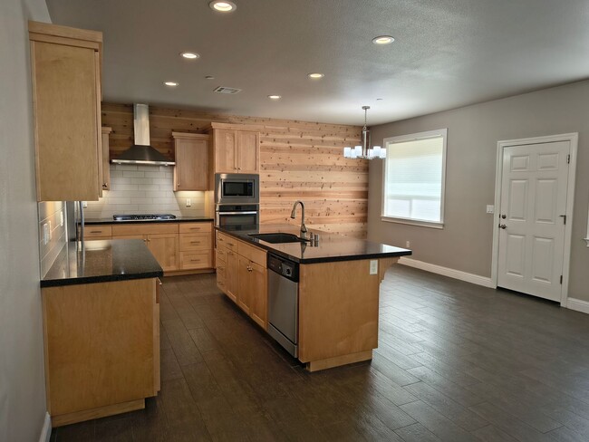 Photo - 1365 Browning St Unit B