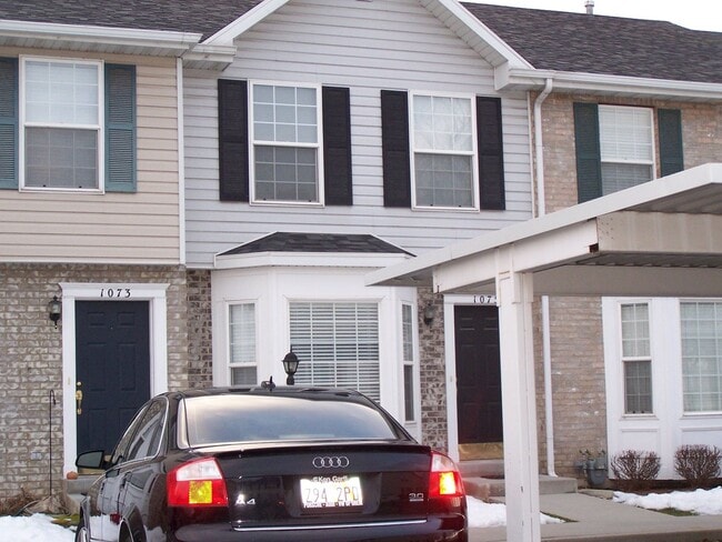 Building Photo - Newly Renovated Provo Townhouse