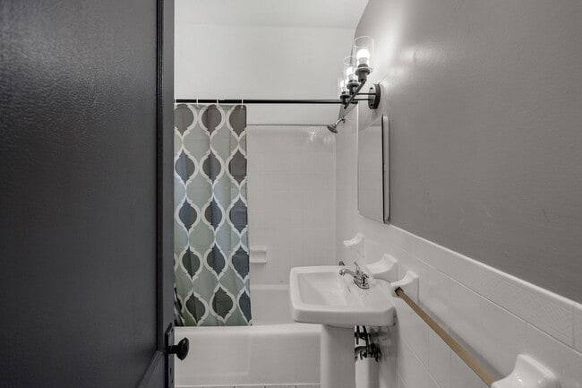 Photo - Spacious 3 bedroom home in Mt. Oliver available Feb 15!