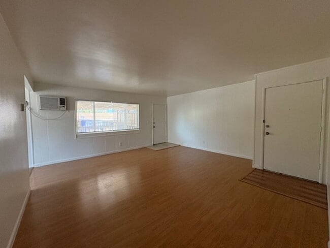 Photo - La Mar 4-Plex (25280) (DD) Unit Upstairs