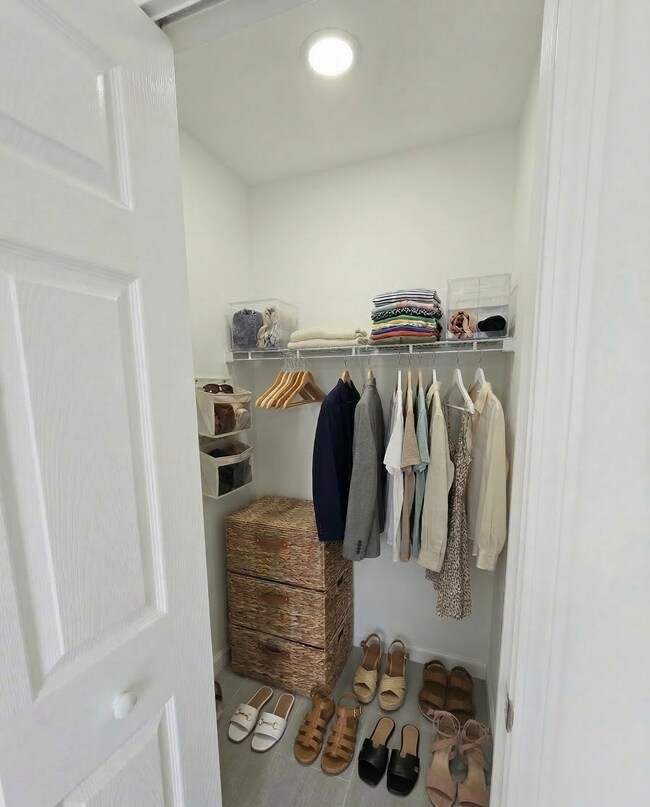 Photo - 1226 Eburn St E