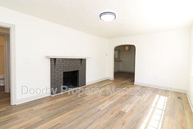 Photo - 409 Derby St Unit A