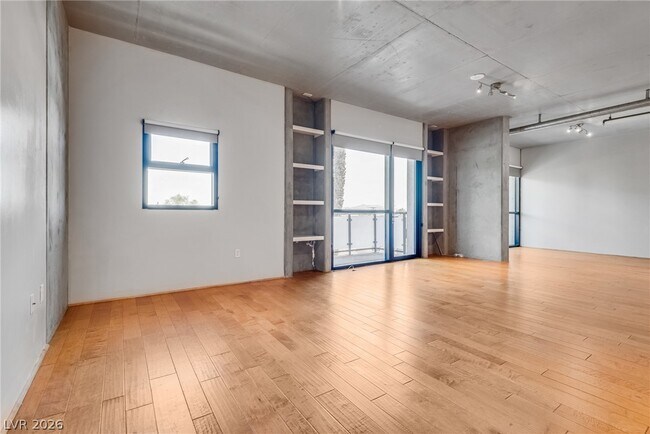 Photo - 353 E Bonneville Ave Unit 365