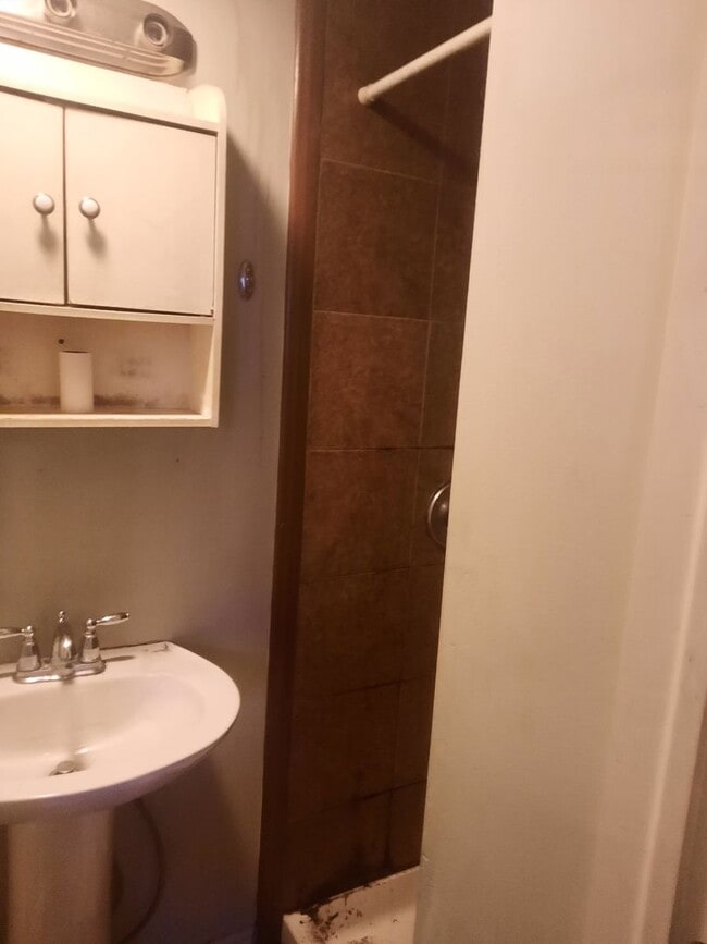 Photo - Studio apt for rent