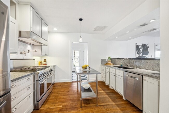 Photo - 2108 Branard St House
