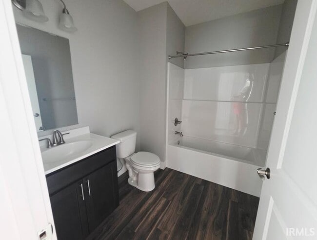 Photo - 2026 Scott St