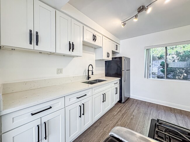 Photo - 12521 Lakewood Blvd Unidad 43