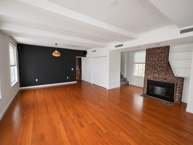 Building Photo - 122 Washington St Unit Apt. 3