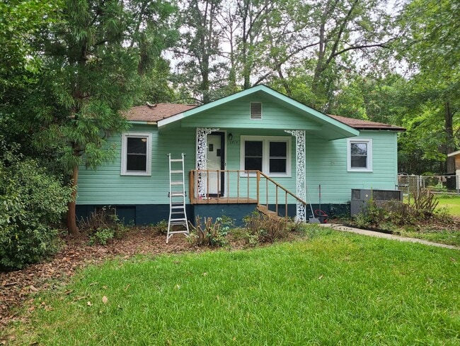 Building Photo - Move in Ready 3 bedroom/one bathroom $1000... Rental