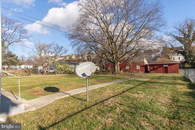 Building Photo - 250 N Mulberry St