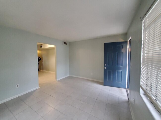 Photo - 2840 Cook St