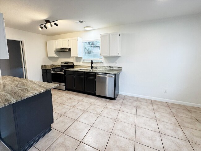 Photo - 918 Bolton Ct