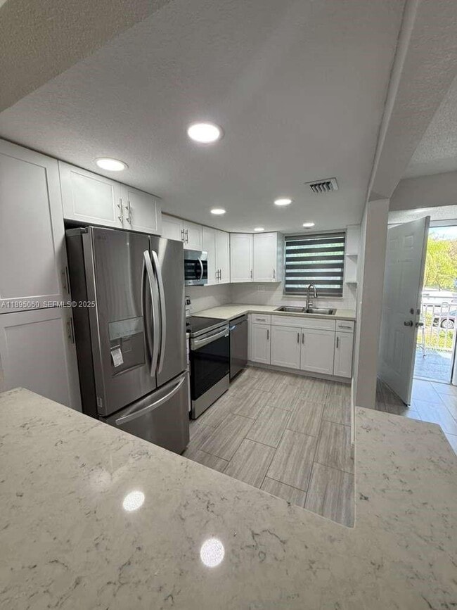 Building Photo - 9353 Fontainebleau Blvd Unit A201