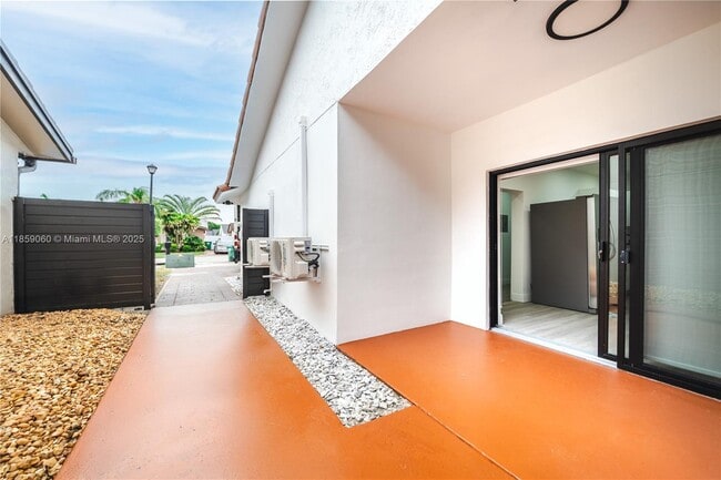 Building Photo - 1001 NW 127th Pl Unit 1 Rental