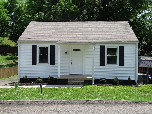 Building Photo - 2 Bedroom 1 Bathroom in South Knoxville