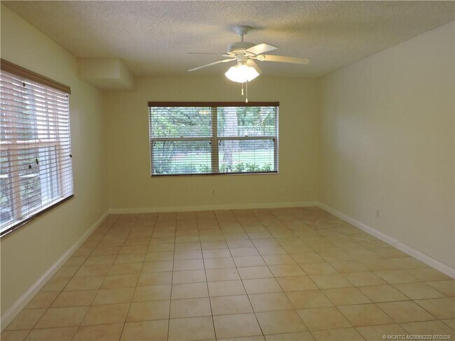 2865 SW Lakemont Pl